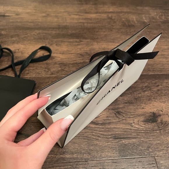 Tom Ford / Chanel 2 Pc. bundle Shopping Bags - Picture 5 of 6